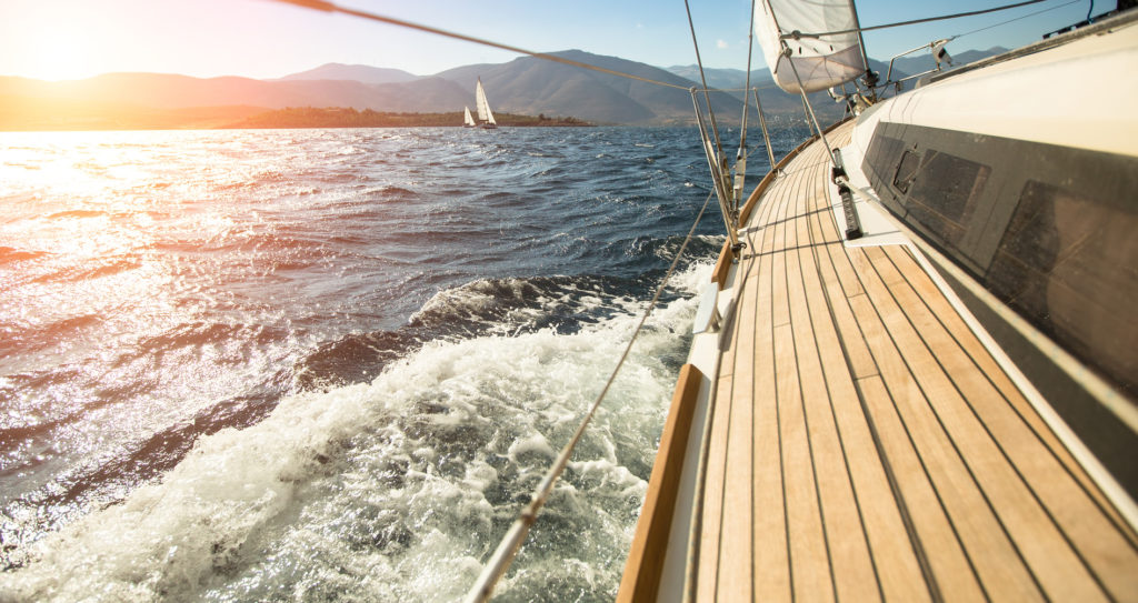 Navegando en velero por la costa de Cádiz con Navegamás